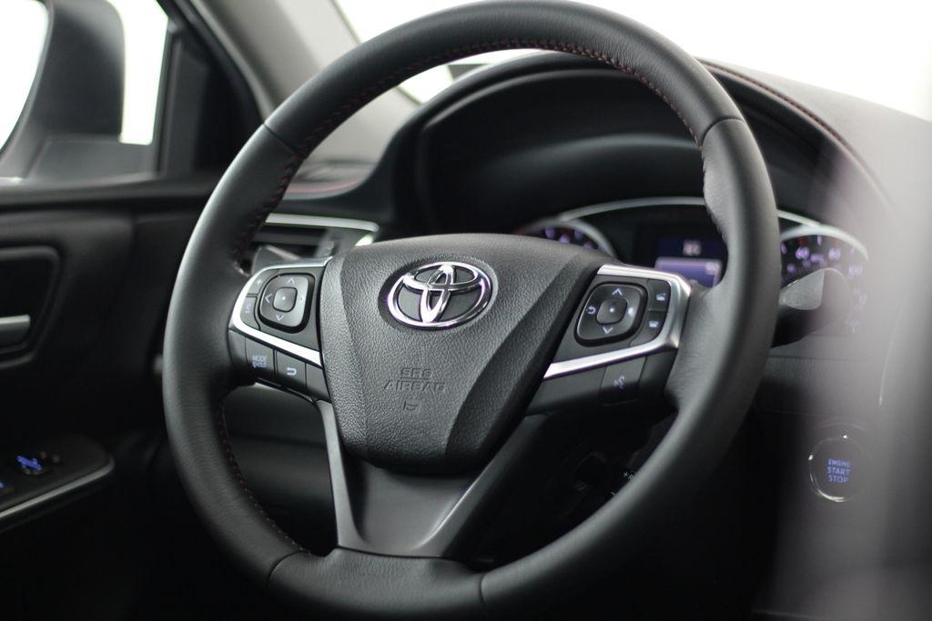 Toyota Camry XLE Auto (Natl) 2017