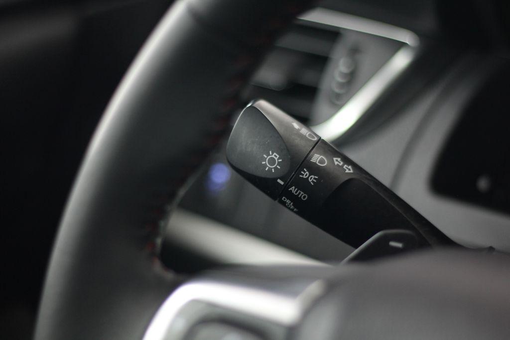 Toyota Camry XLE Auto (Natl) 2017