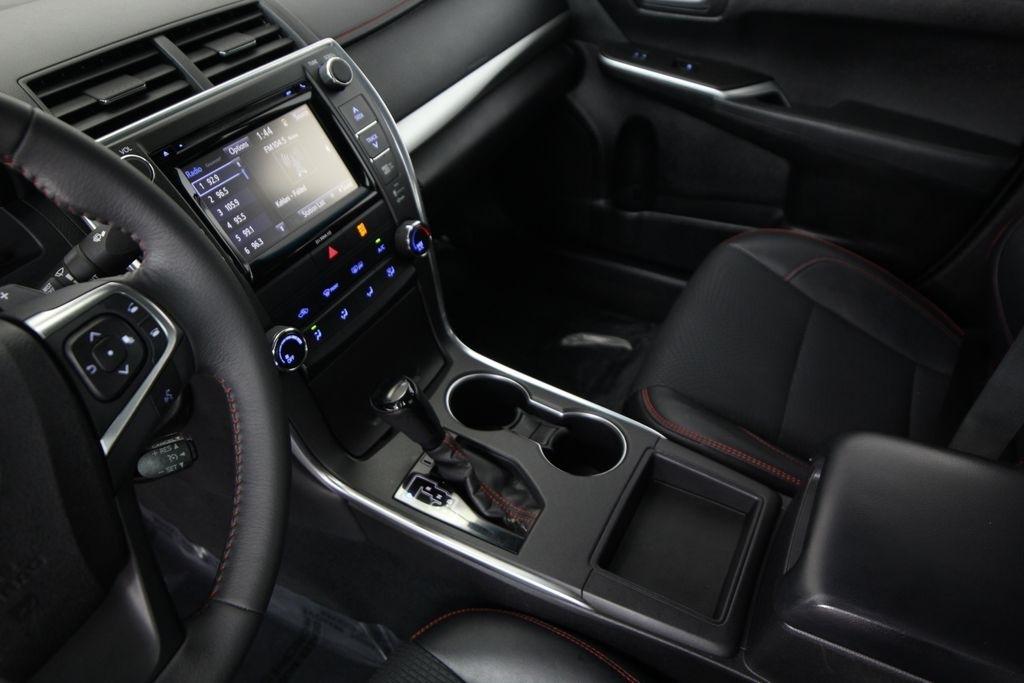 Toyota Camry XLE Auto (Natl) 2017