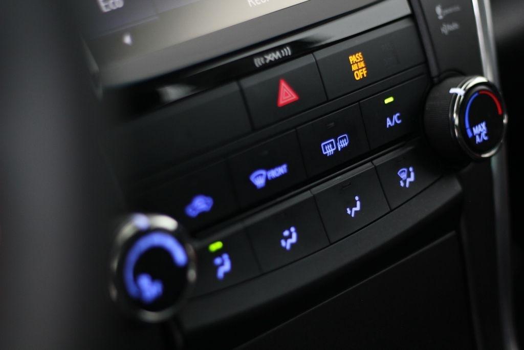 Toyota Camry XLE Auto (Natl) 2017