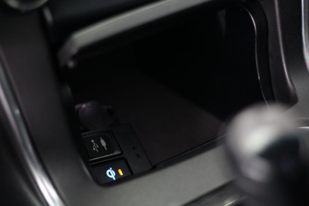 Toyota Camry XLE Auto (Natl) 2017