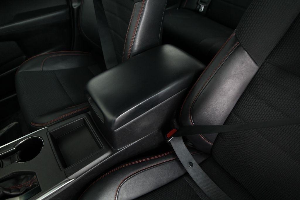 Toyota Camry XLE Auto (Natl) 2017