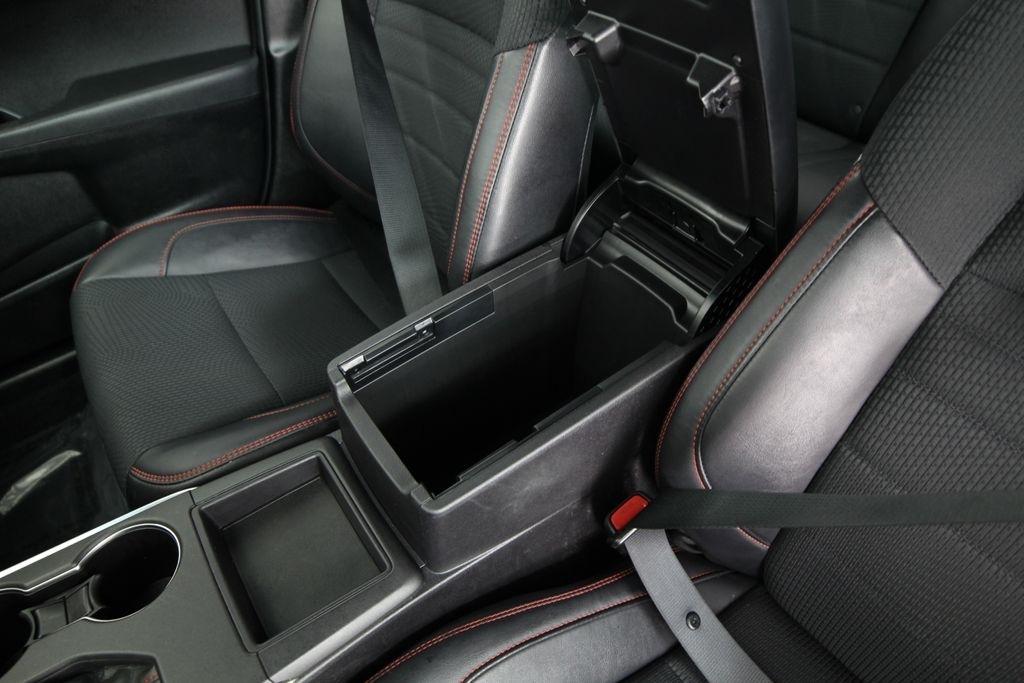 Toyota Camry XLE Auto (Natl) 2017