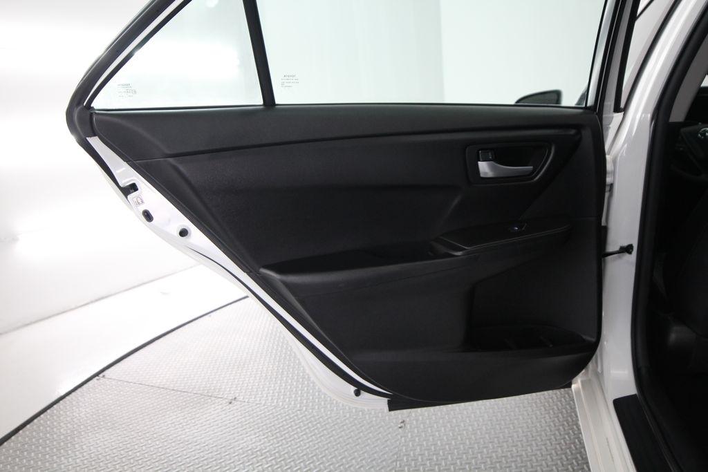 Toyota Camry XLE Auto (Natl) 2017