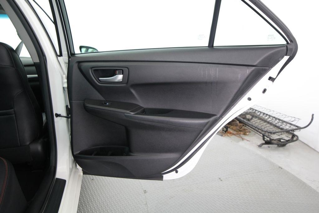 Toyota Camry XLE Auto (Natl) 2017