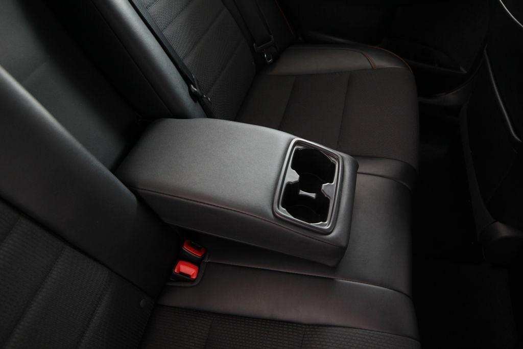 Toyota Camry XLE Auto (Natl) 2017