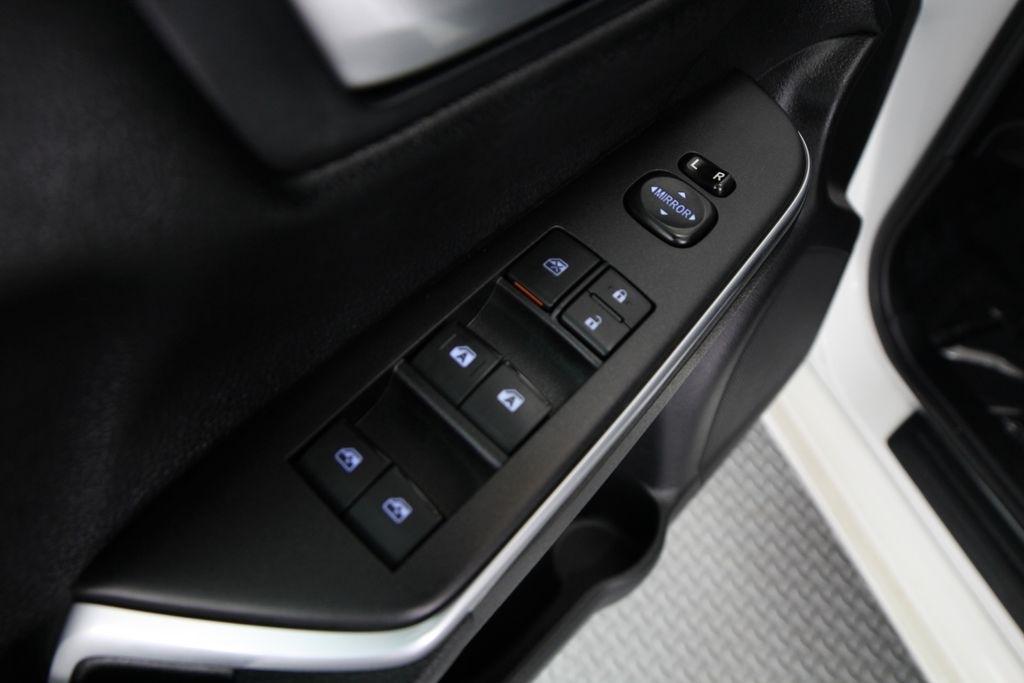 Toyota Camry XLE Auto (Natl) 2017