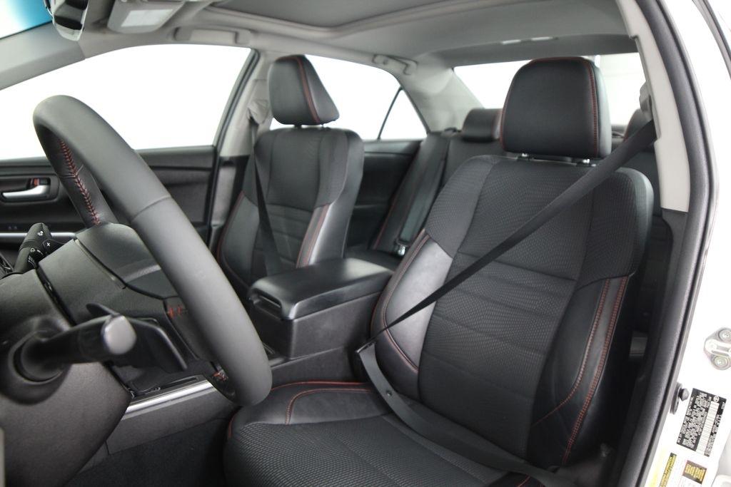 Toyota Camry XLE Auto (Natl) 2017