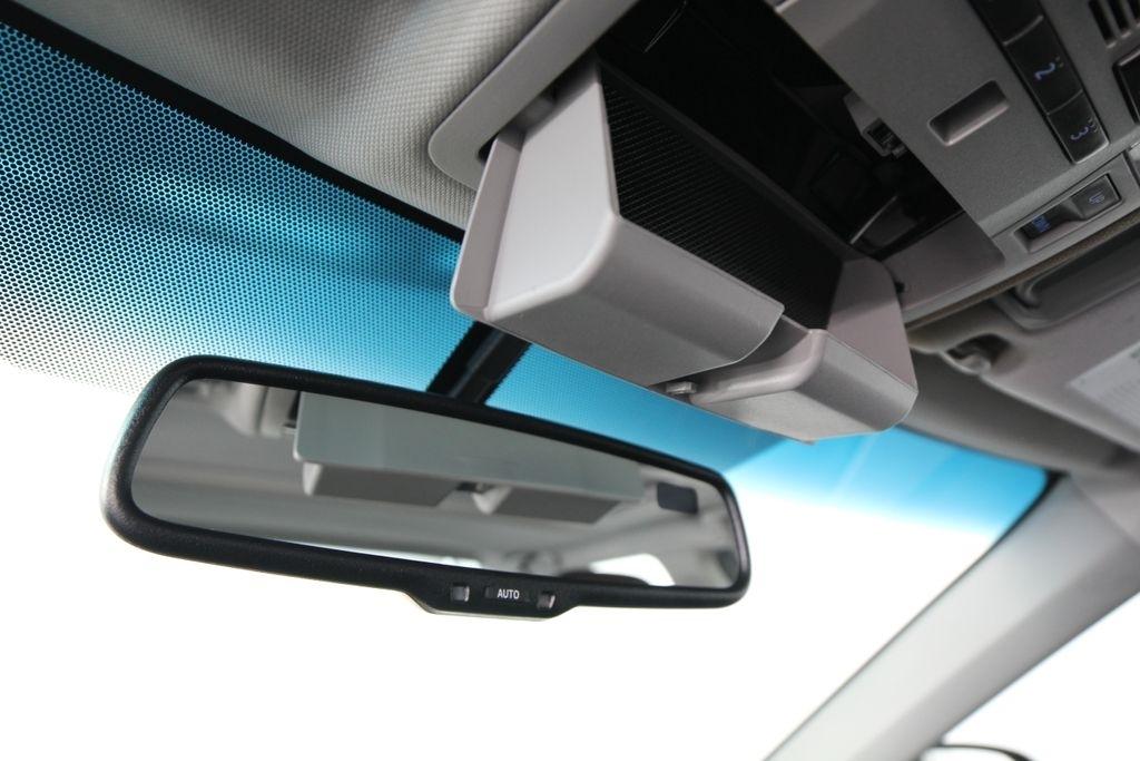 Toyota Camry XLE Auto (Natl) 2017