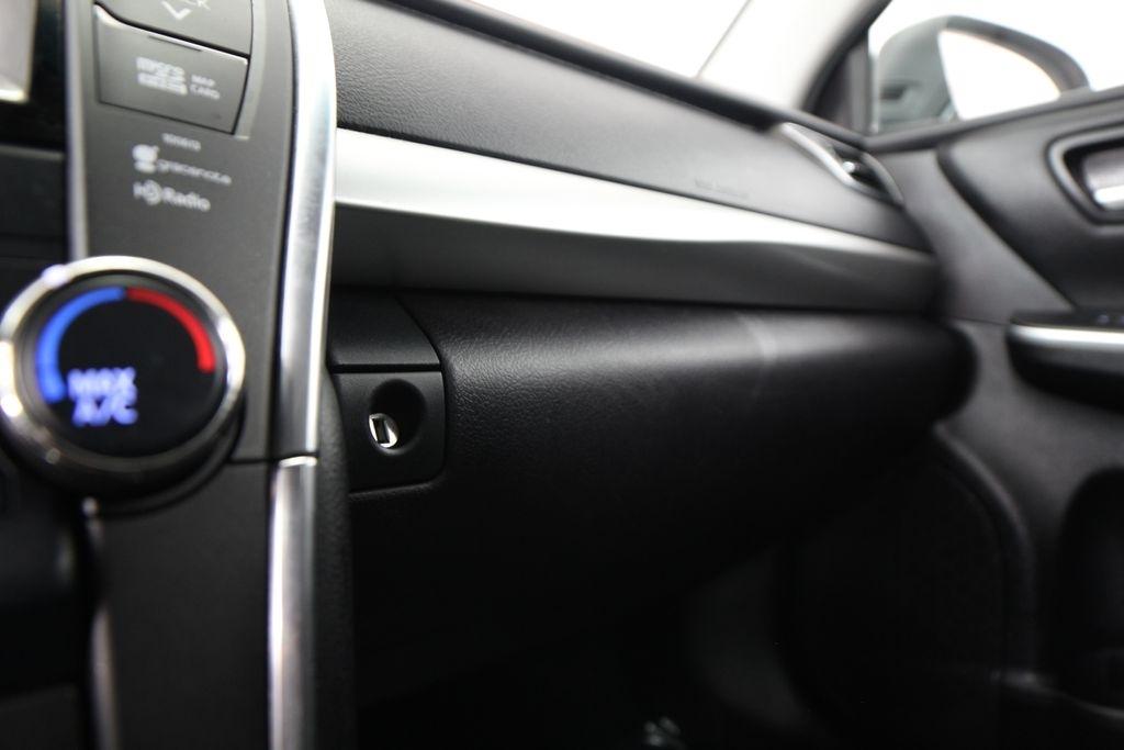 Toyota Camry XLE Auto (Natl) 2017