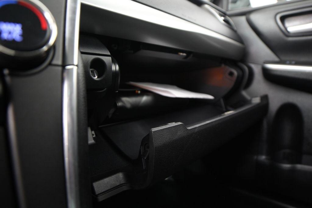 Toyota Camry XLE Auto (Natl) 2017