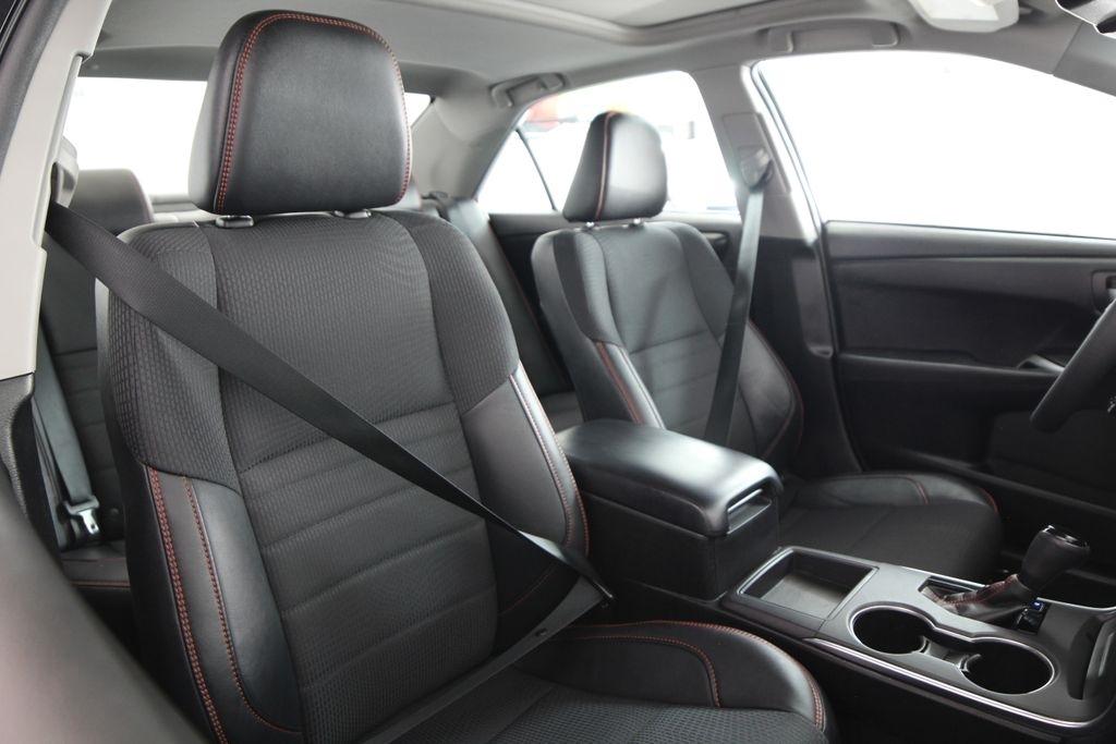 Toyota Camry XLE Auto (Natl) 2017