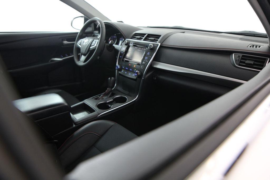 Toyota Camry XLE Auto (Natl) 2017