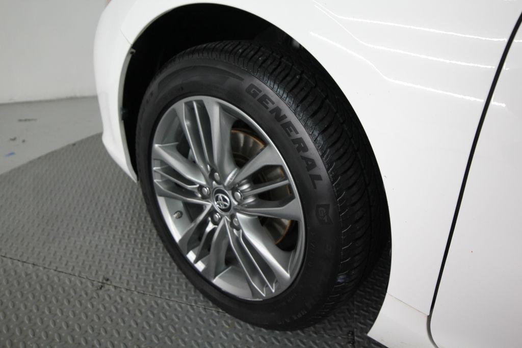 Toyota Camry XLE Auto (Natl) 2017