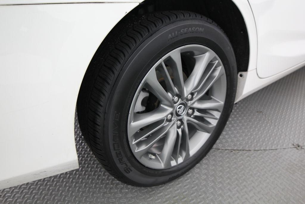 Toyota Camry XLE Auto (Natl) 2017