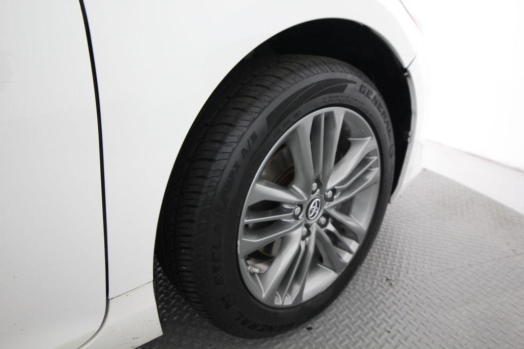 Toyota Camry XLE Auto (Natl) 2017