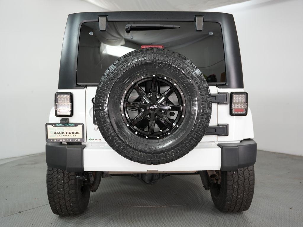 Jeep Wrangler Unlimited 4WD 4dr Sahara 2016