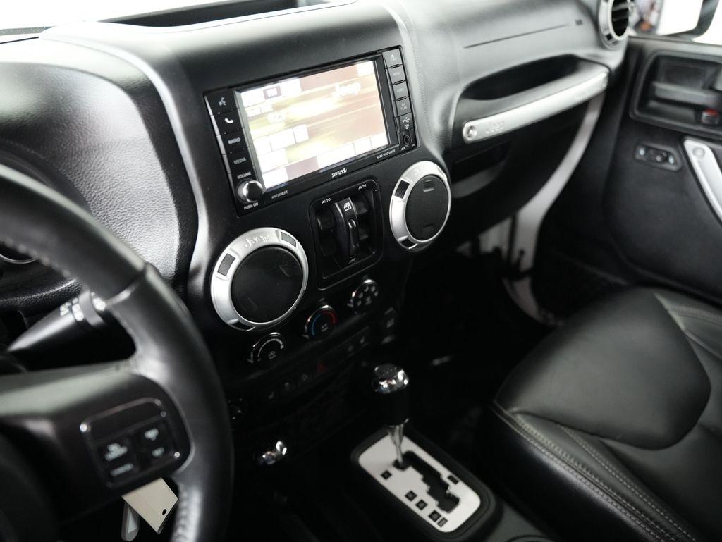 Jeep Wrangler Unlimited 4WD 4dr Sahara 2016
