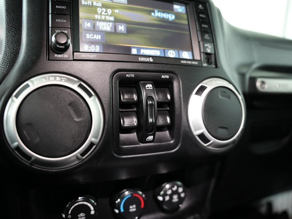 Jeep Wrangler Unlimited 4WD 4dr Sahara 2016