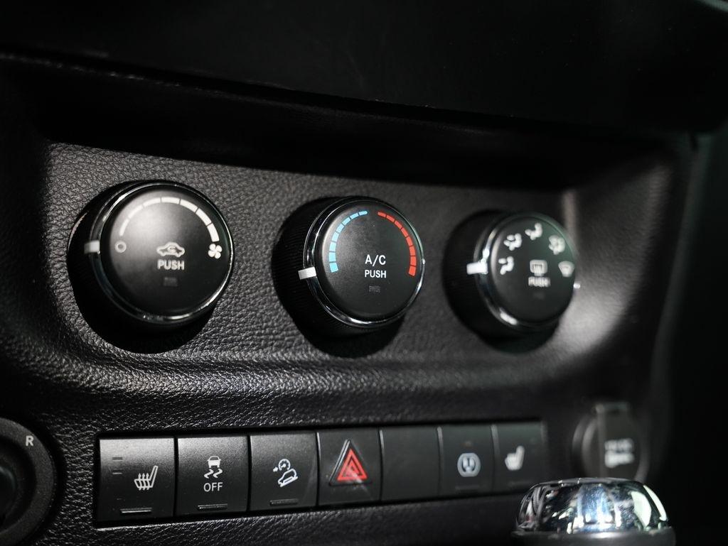 Jeep Wrangler Unlimited 4WD 4dr Sahara 2016