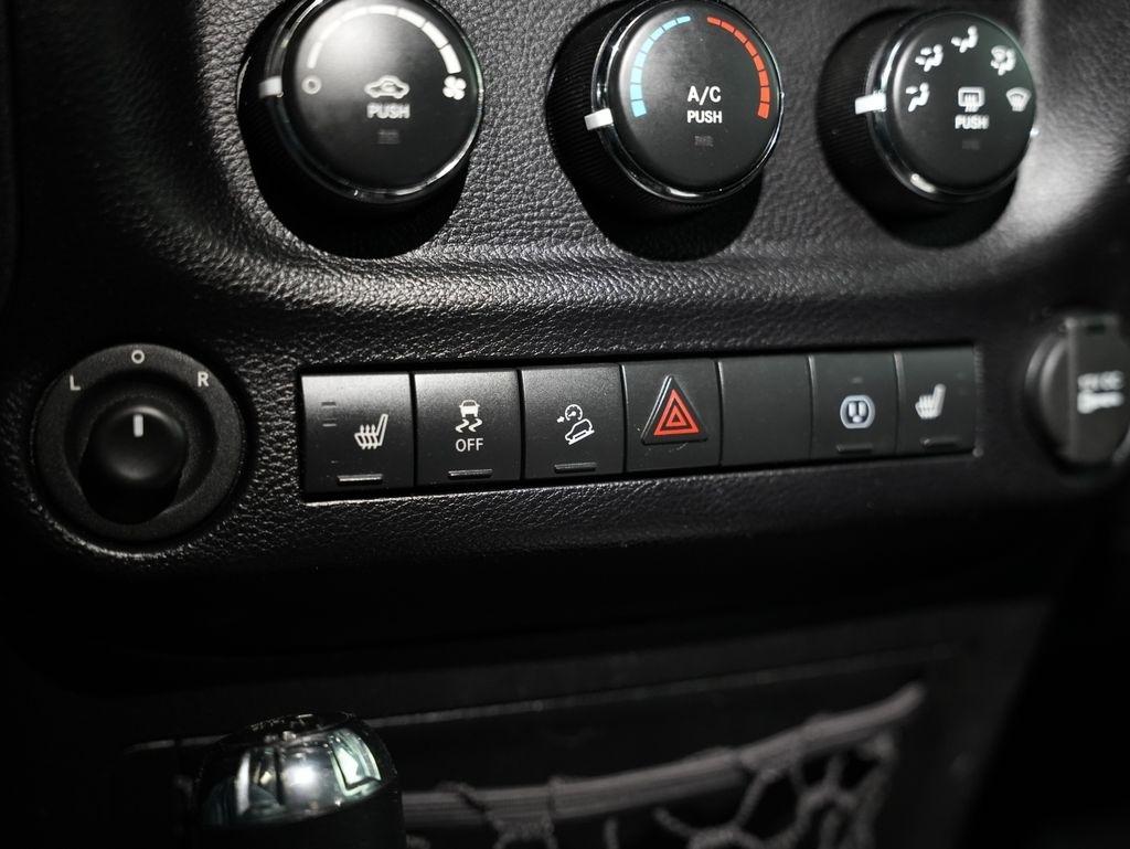 Jeep Wrangler Unlimited 4WD 4dr Sahara 2016