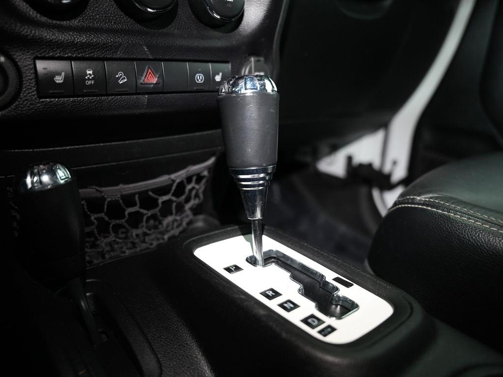 Jeep Wrangler Unlimited 4WD 4dr Sahara 2016