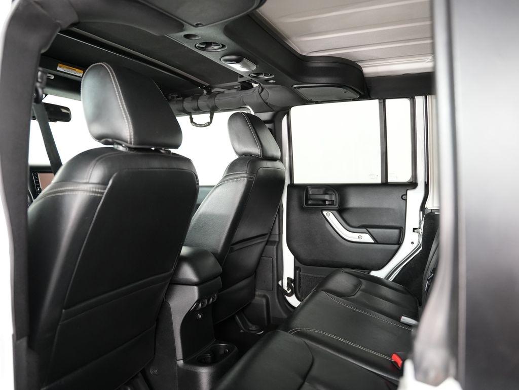 Jeep Wrangler Unlimited 4WD 4dr Sahara 2016