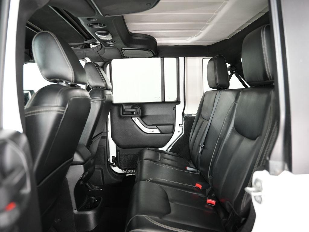 Jeep Wrangler Unlimited 4WD 4dr Sahara 2016