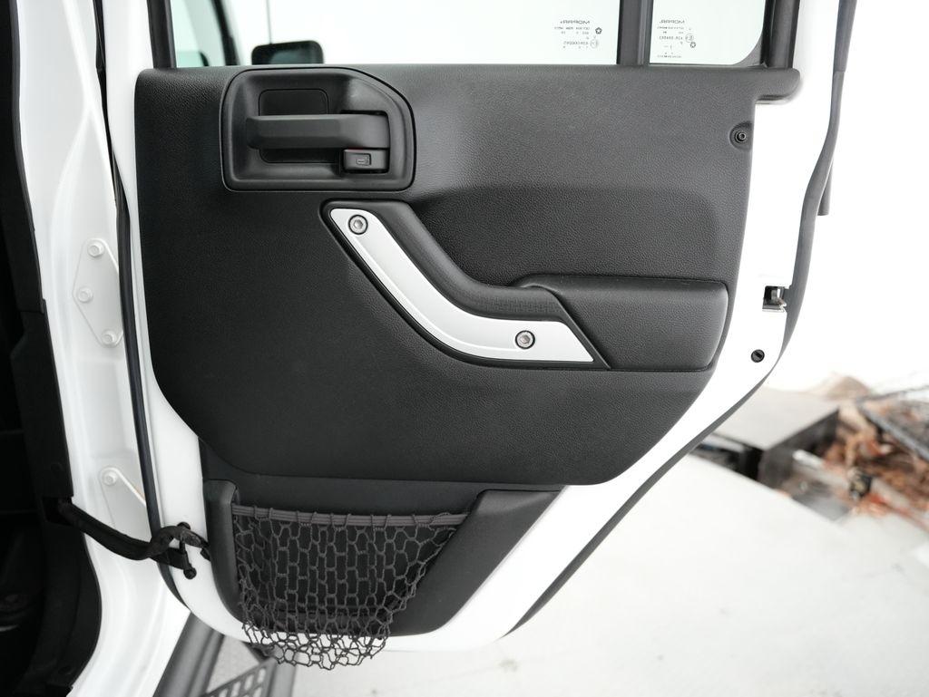 Jeep Wrangler Unlimited 4WD 4dr Sahara 2016