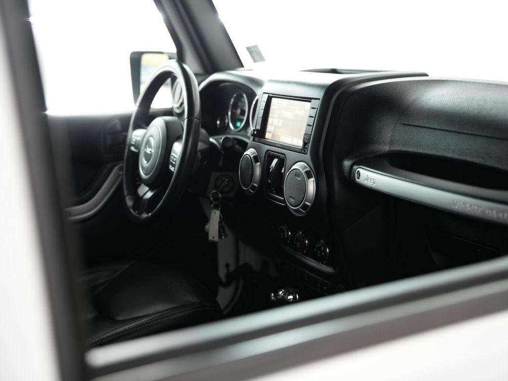 Jeep Wrangler Unlimited 4WD 4dr Sahara 2016