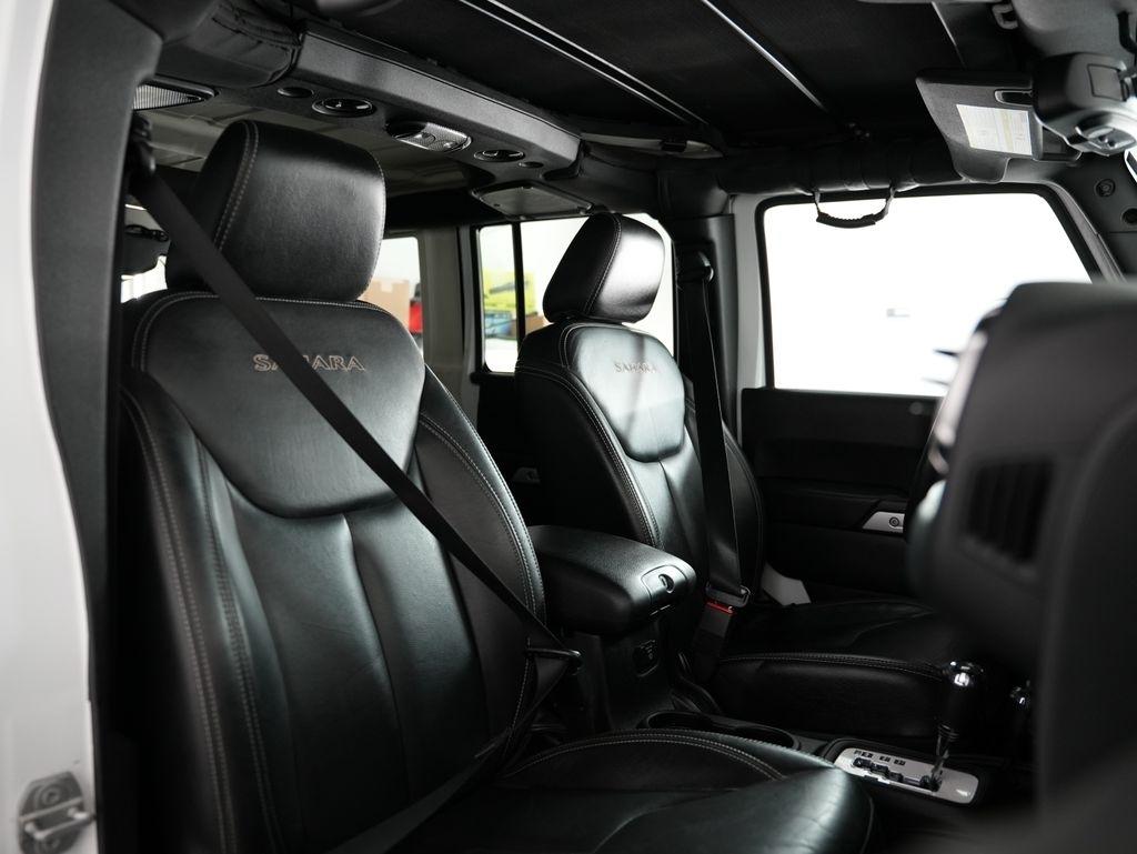 Jeep Wrangler Unlimited 4WD 4dr Sahara 2016