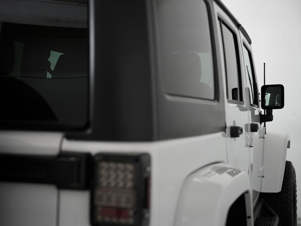 Jeep Wrangler Unlimited 4WD 4dr Sahara 2016