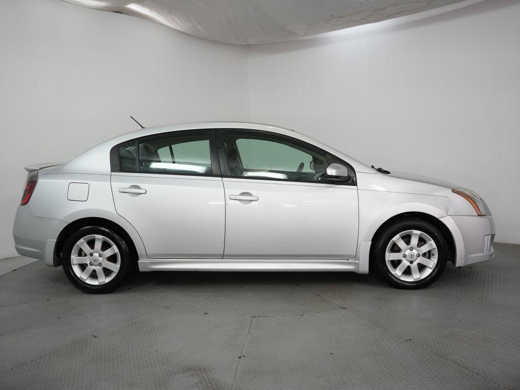 Nissan Sentra 4dr Sdn I4 CVT 2.0 SR 2011
