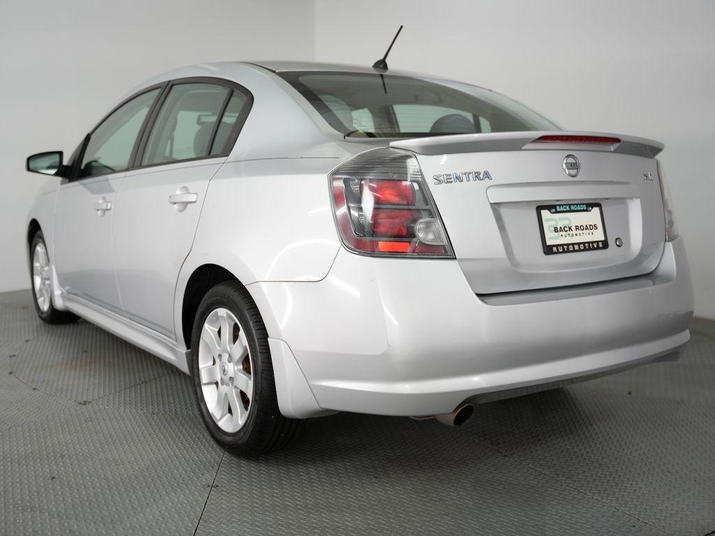 Nissan Sentra 4dr Sdn I4 CVT 2.0 SR 2011