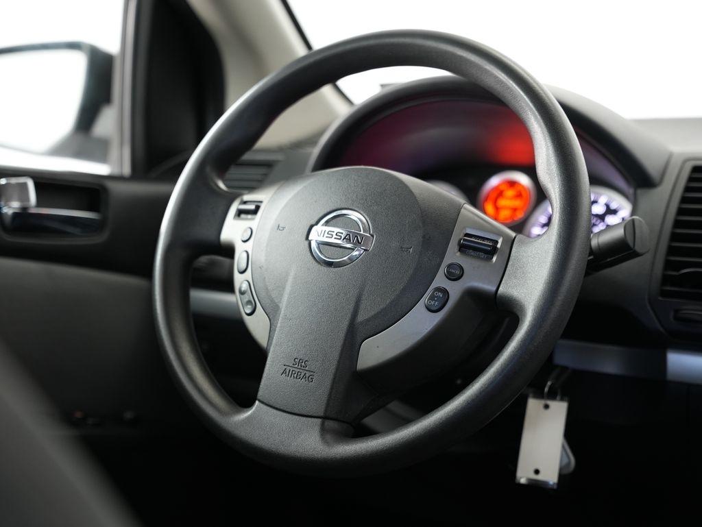 Nissan Sentra 4dr Sdn I4 CVT 2.0 SR 2011