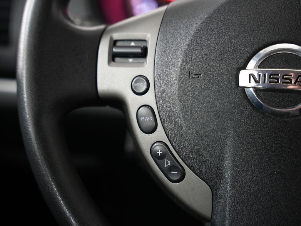 Nissan Sentra 4dr Sdn I4 CVT 2.0 SR 2011