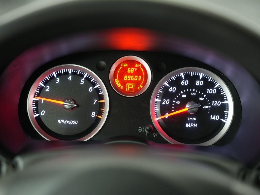 Nissan Sentra 4dr Sdn I4 CVT 2.0 SR 2011