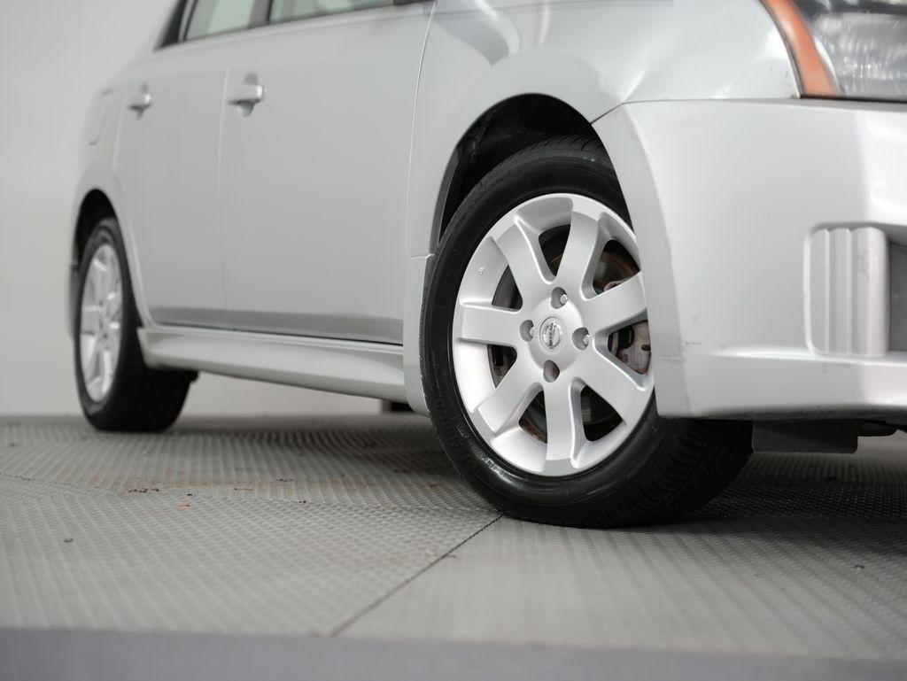 Nissan Sentra 4dr Sdn I4 CVT 2.0 SR 2011