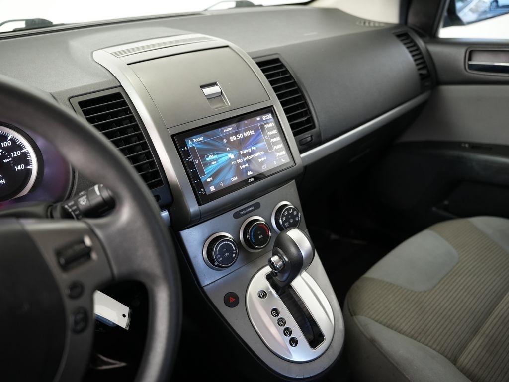 Nissan Sentra 4dr Sdn I4 CVT 2.0 SR 2011