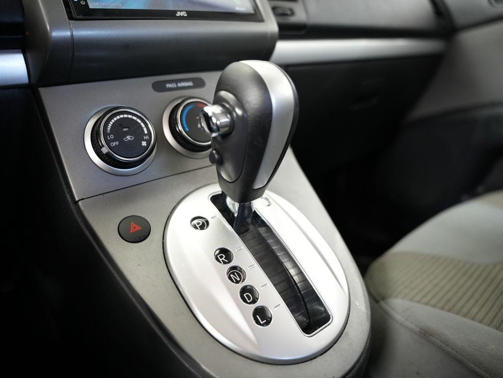 Nissan Sentra 4dr Sdn I4 CVT 2.0 SR 2011