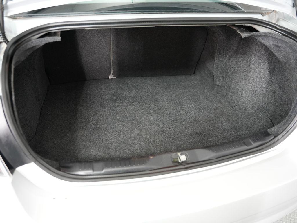 Nissan Sentra 4dr Sdn I4 CVT 2.0 SR 2011