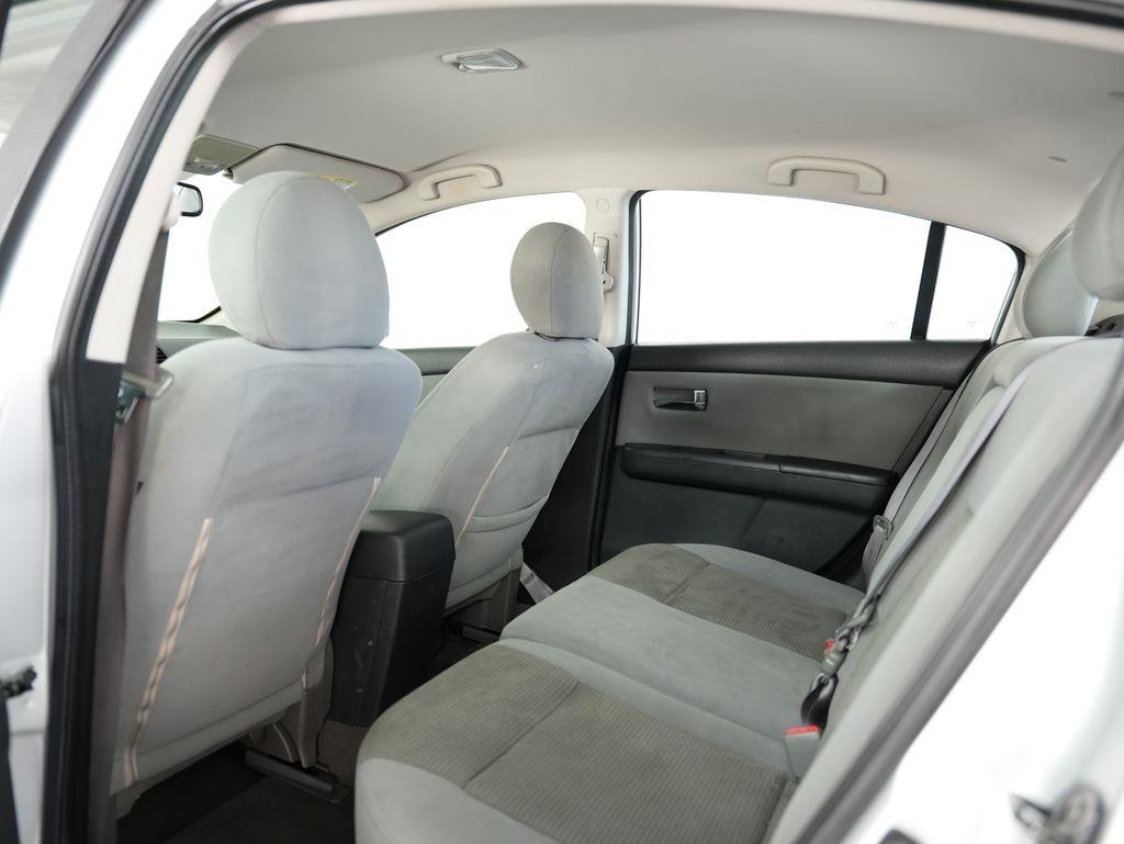Nissan Sentra 4dr Sdn I4 CVT 2.0 SR 2011