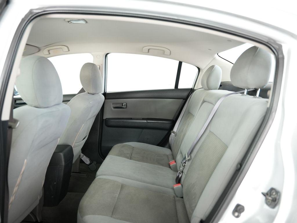 Nissan Sentra 4dr Sdn I4 CVT 2.0 SR 2011