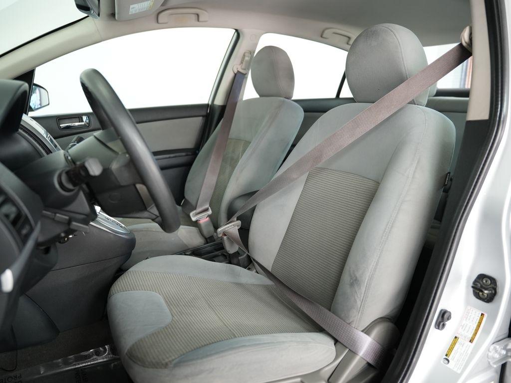 Nissan Sentra 4dr Sdn I4 CVT 2.0 SR 2011