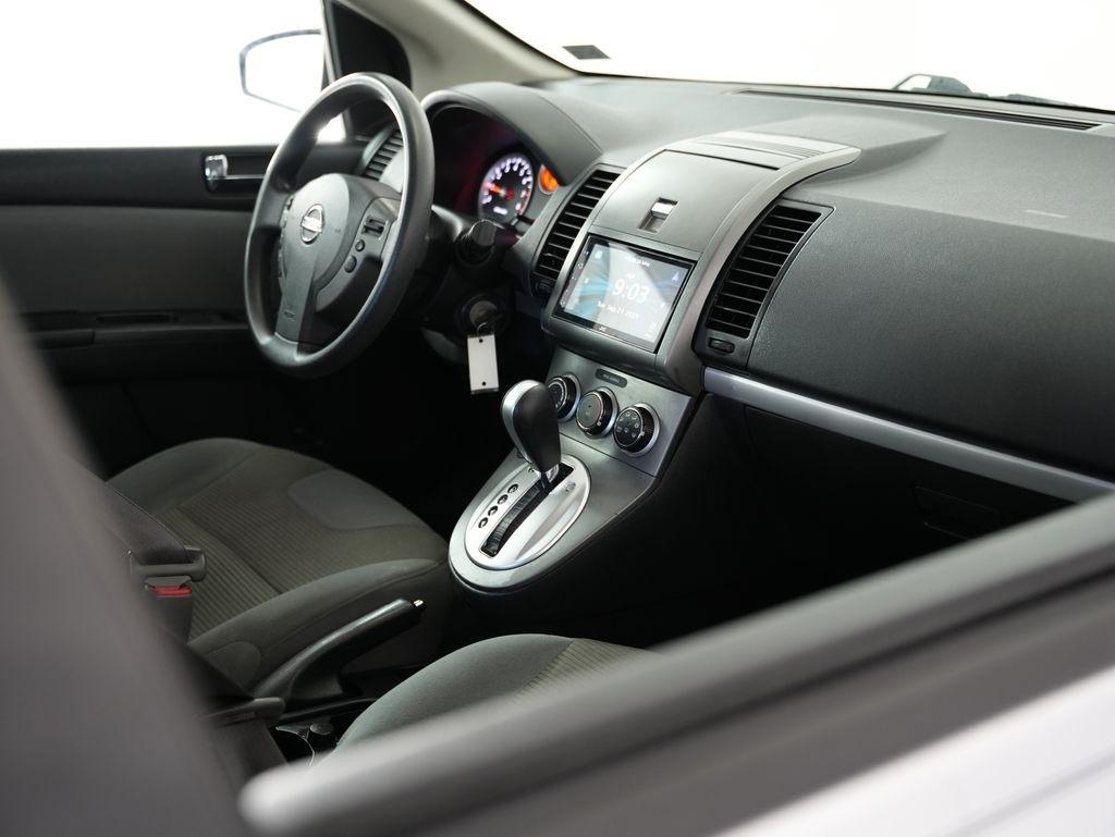 Nissan Sentra 4dr Sdn I4 CVT 2.0 SR 2011