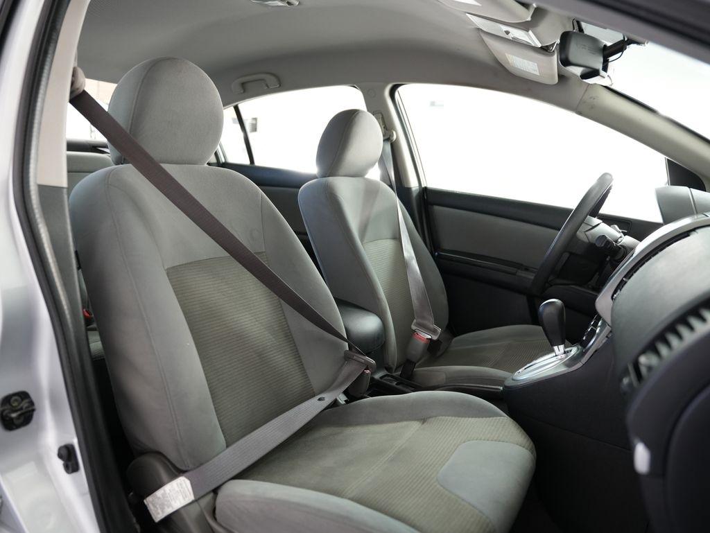 Nissan Sentra 4dr Sdn I4 CVT 2.0 SR 2011