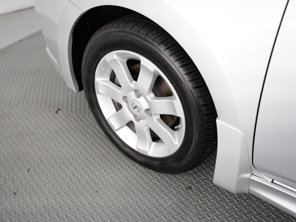 Nissan Sentra 4dr Sdn I4 CVT 2.0 SR 2011