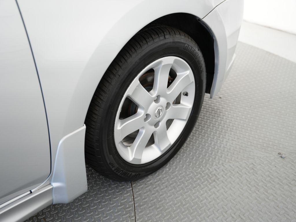 Nissan Sentra 4dr Sdn I4 CVT 2.0 SR 2011