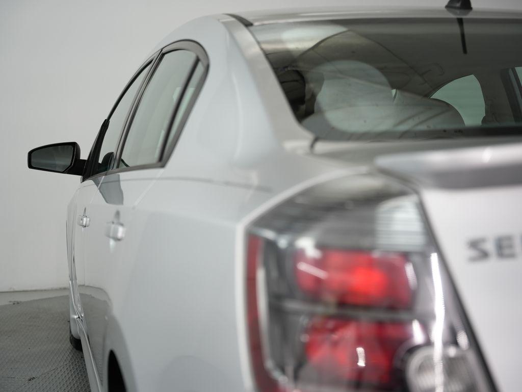 Nissan Sentra 4dr Sdn I4 CVT 2.0 SR 2011