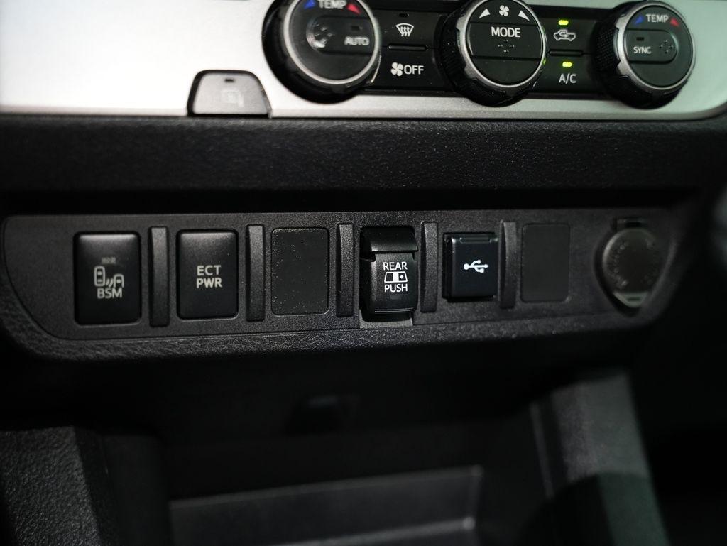 Toyota Tacoma 2WD TRD Sport Double Cab 6' Bed V6 AT (Natl) 2022